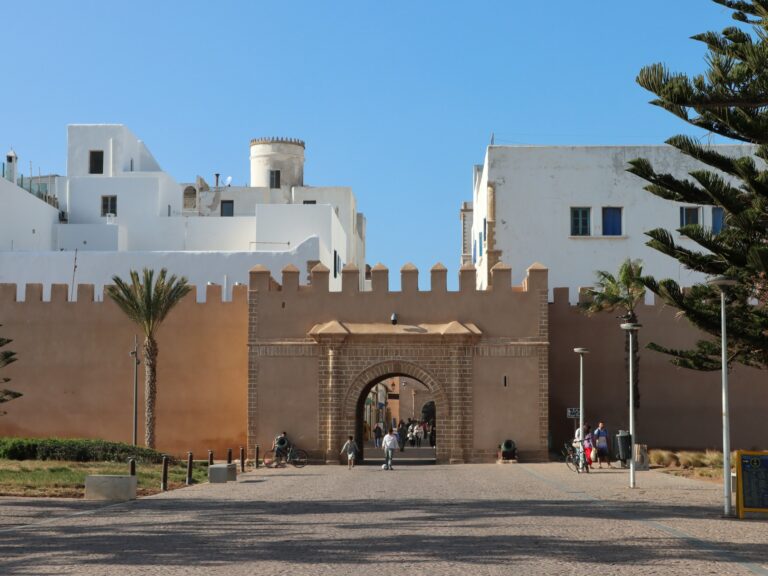 Essential Cultural Etiquette Tips for Visiting Morocco